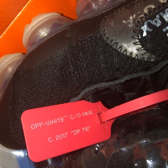 off white vapormaxes
